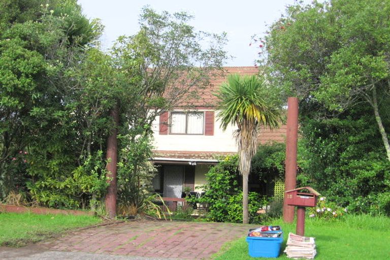 Photo of property in 15 Amorino Drive, Red Beach, 0932