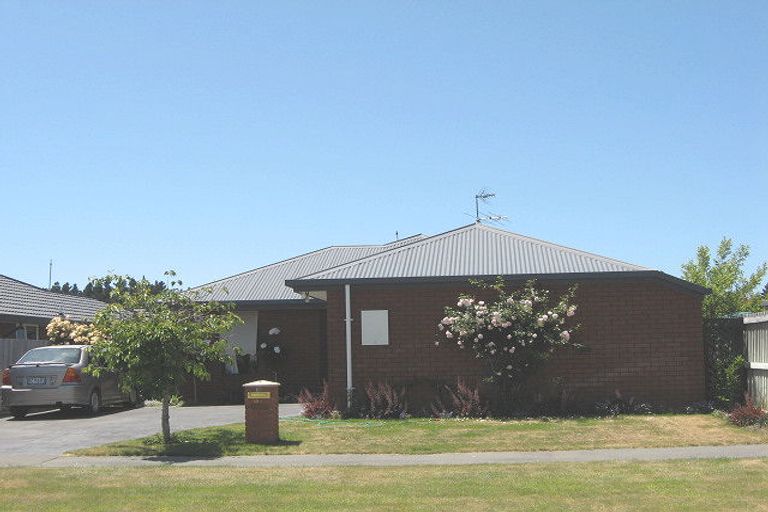 Photo of property in 15a Rue De La Mare, Parklands, Christchurch, 8083