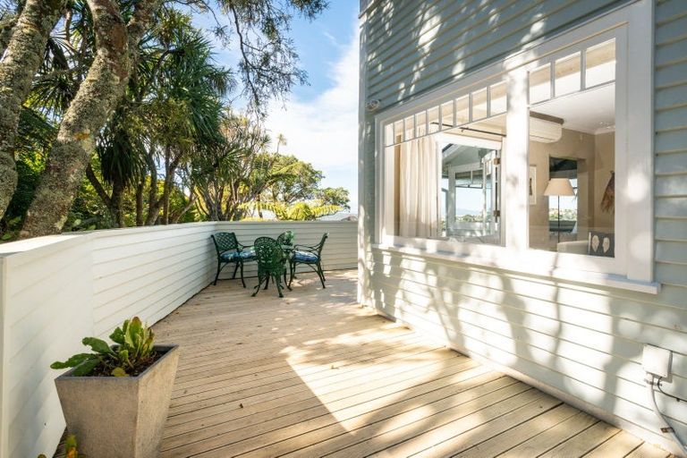 Photo of property in 113 Creswick Terrace, Northland, Wellington, 6012