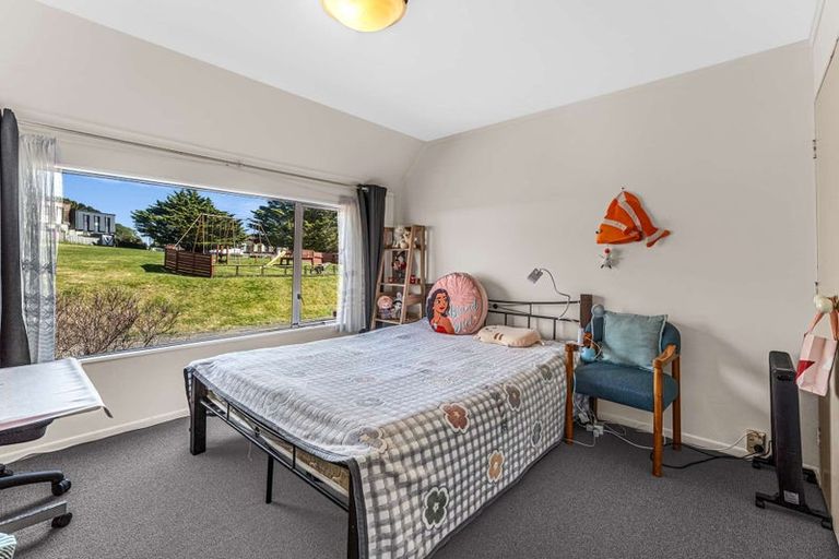 Photo of property in 19 Hollydale Grove, Churton Park, Wellington, 6037
