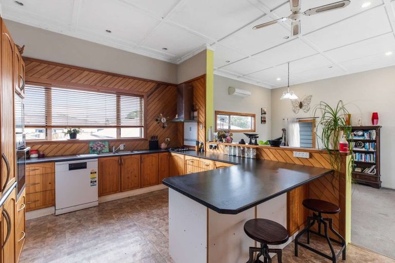 Photo of property in 5 Collingwood Road, Waiuku, 2123