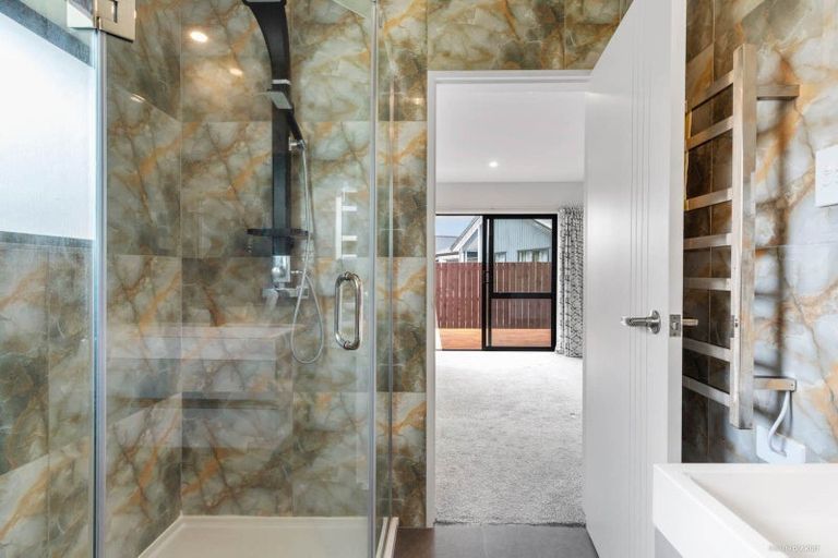 Photo of property in 6 Rere Awa Road, Glenbrook, 2681