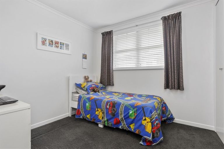 Photo of property in 48 Tiroroa Avenue, Te Atatu South, Auckland, 0610