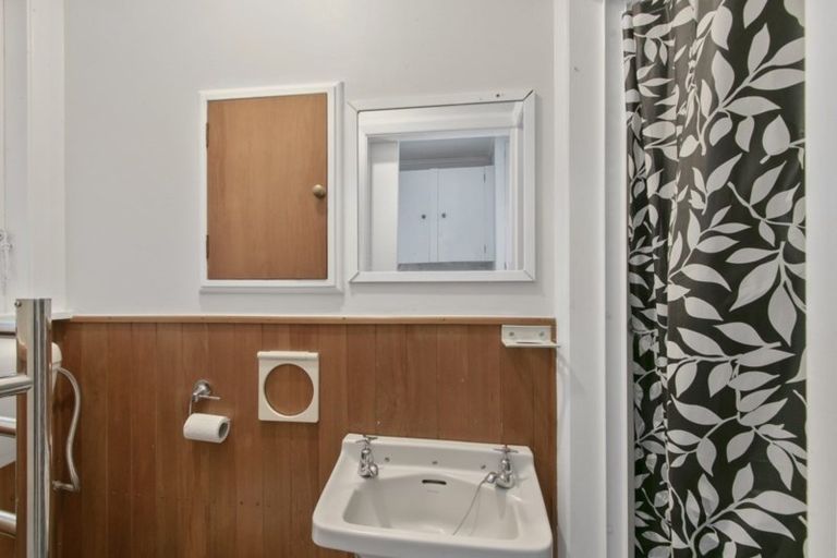 Photo of property in 12-12a Singers Road, Korokoro, Lower Hutt, 5012