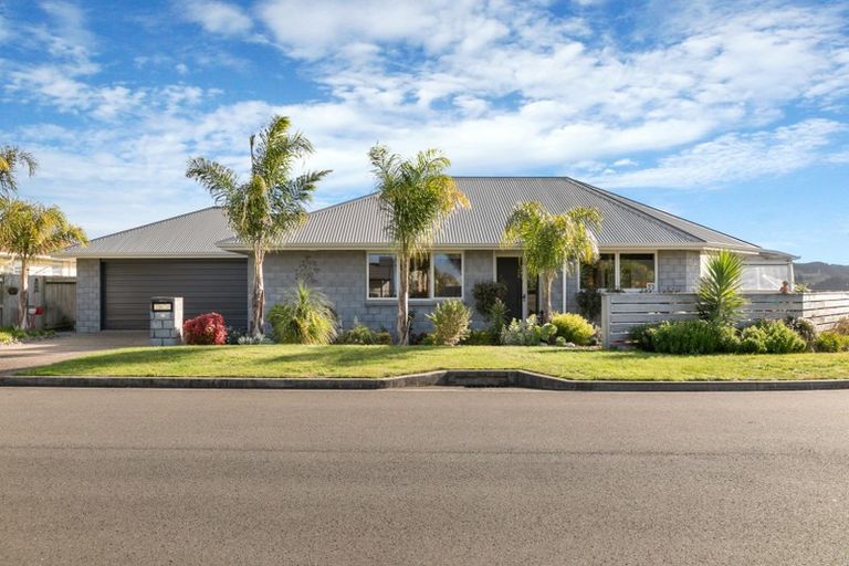 Photo of property in 16 Benmore Crescent, Pyes Pa, Tauranga, 3112