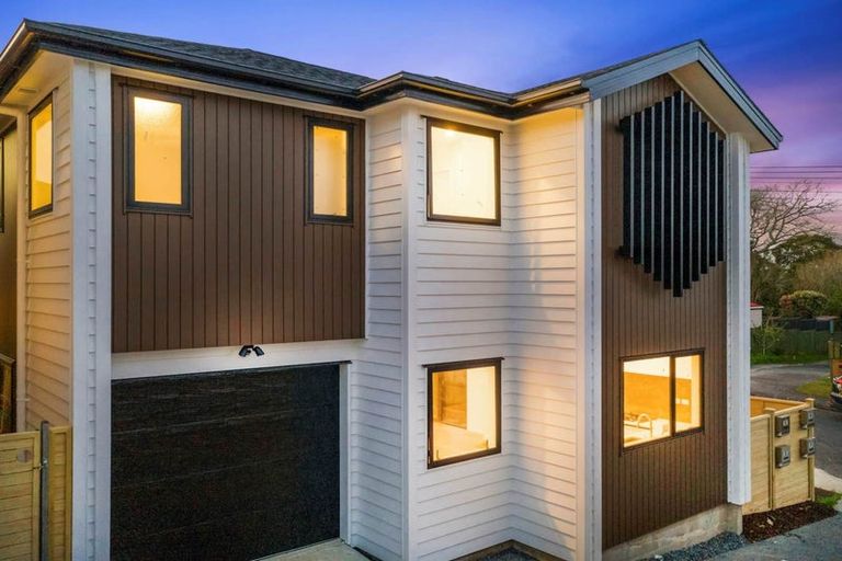 Photo of property in 1b Valron Road, Te Atatu South, Auckland, 0602