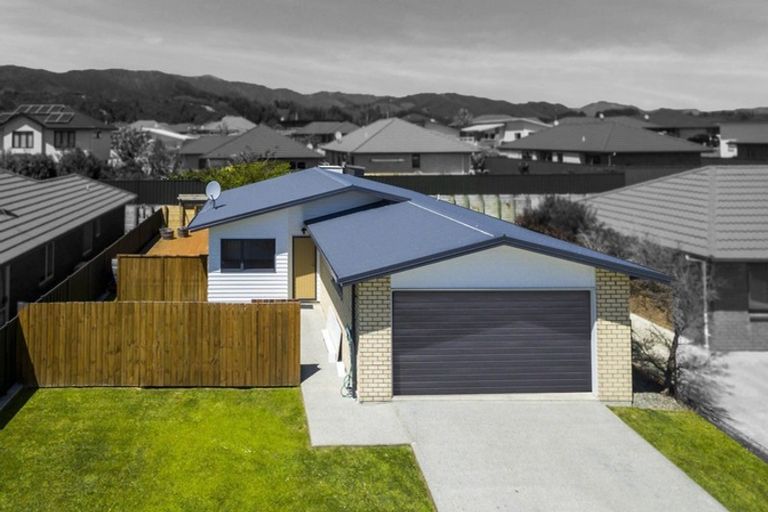 Photo of property in 5 Sunstone Crescent, Brown Owl, Upper Hutt, 5018