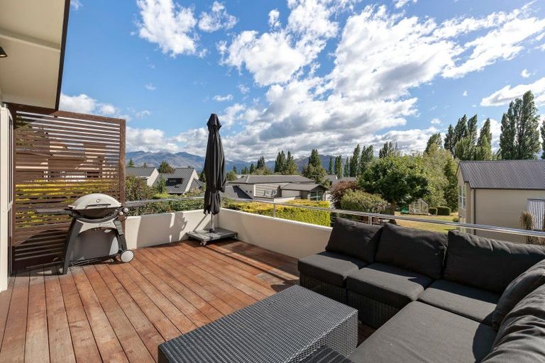 Photo of property in 11 Morrows Mead, Wanaka, 9305