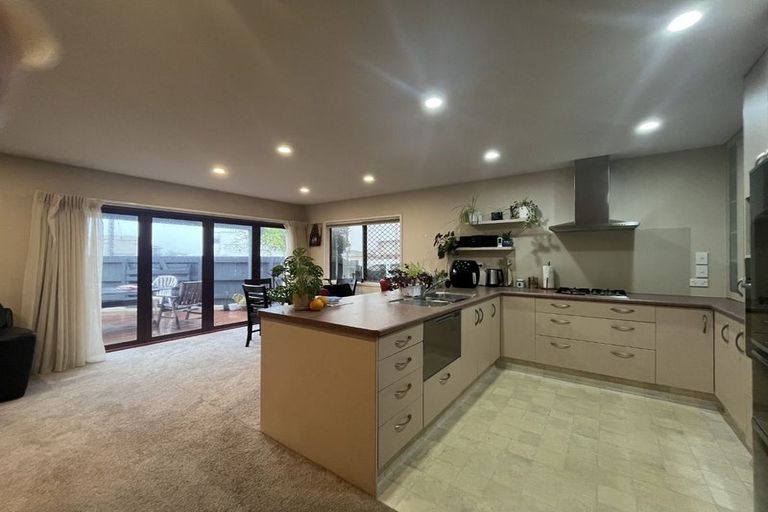 Photo of property in 23 Breakwater Road, Moturoa, New Plymouth, 4310