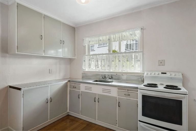 Photo of property in 2/10 Merriefield Avenue, Forrest Hill, Auckland, 0620