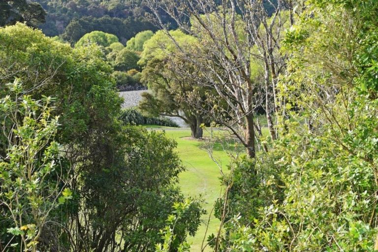 Photo of property in 5 Twin Lakes Road, Te Marua, Upper Hutt, 5018