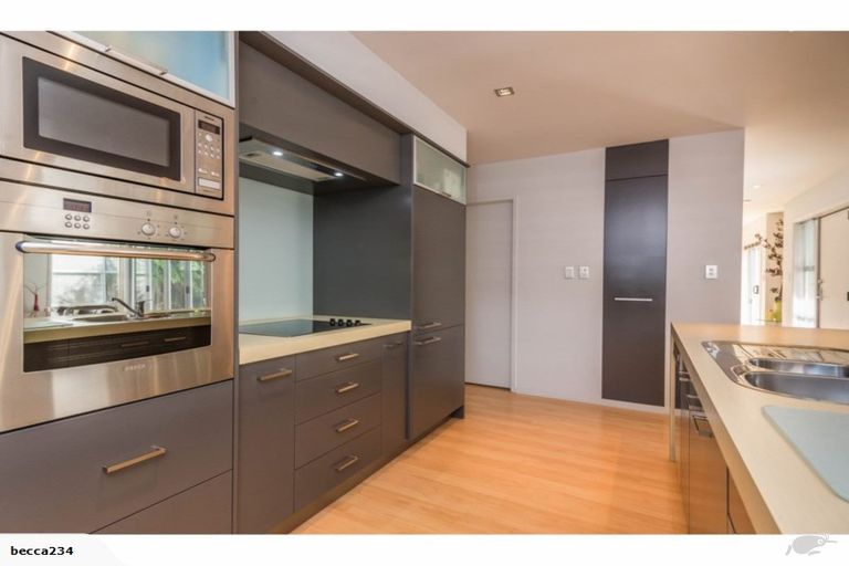 Photo of property in 8 Roy Maloney Drive, Henderson, Auckland, 0612