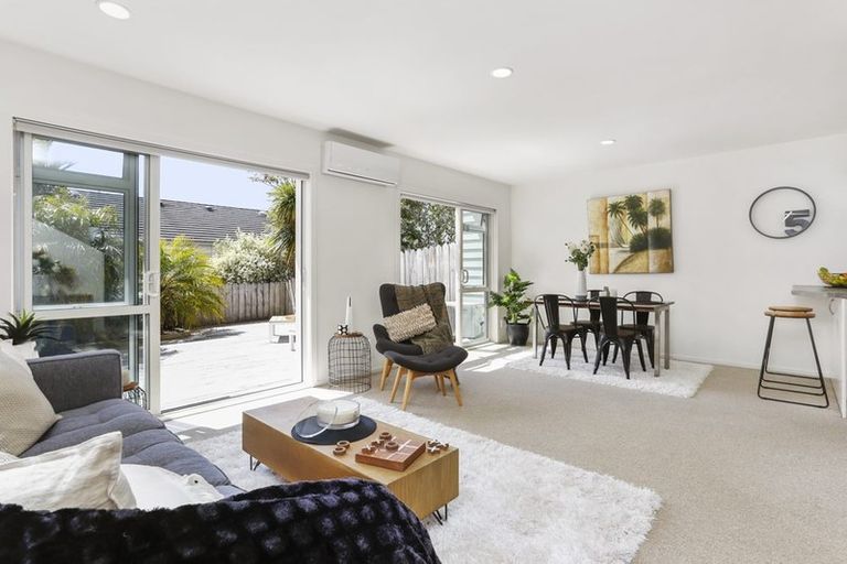 Photo of property in 4/78 Fernhill Way, Oteha, Auckland, 0632