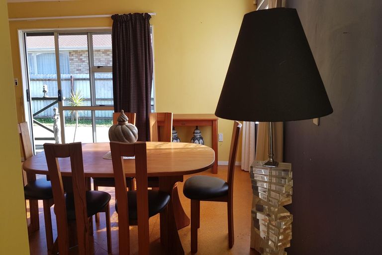 Photo of property in 2/2 Princess Street, Takanini, 2112