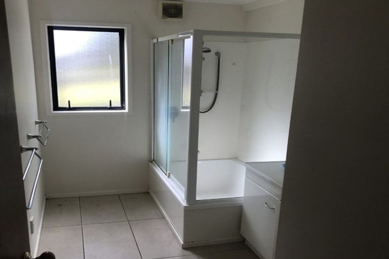 Photo of property in 4 Coubray Place, Botany Downs, Auckland, 2010