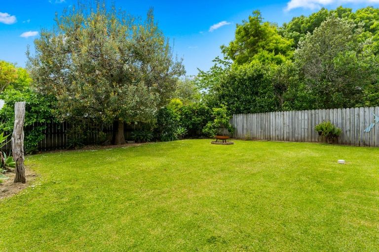 Photo of property in 19 Rosella Grove, Waimauku, 0812