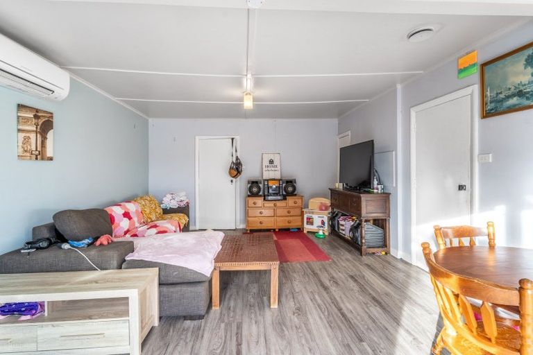 Photo of property in 15 Queen Street, Winton, 9720