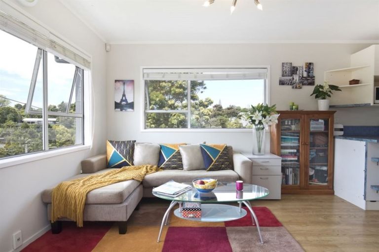 Photo of property in 3/84 Peach Road, Glenfield, Auckland, 0629