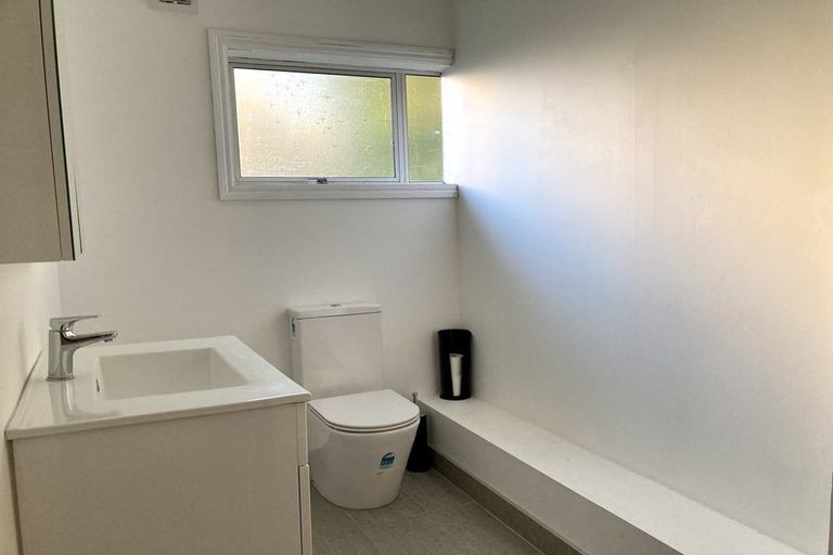 Photo of property in 2/89a Royal Road, Massey, Auckland, 0614