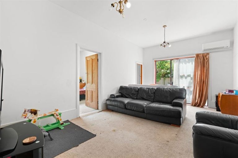 Photo of property in 86 Geraldine Street, Edgeware, Christchurch, 8013