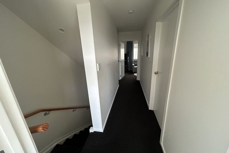 Photo of property in 5/15 Chivalry Road, Glenfield, Auckland, 0629