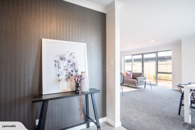 Photo of property in 5 Mediterranean Grove, Fitzherbert, Palmerston North, 4410