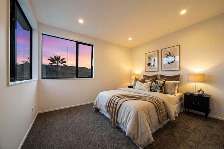 Photo of property in 3b Jillteresa Crescent, Half Moon Bay, Auckland, 2012