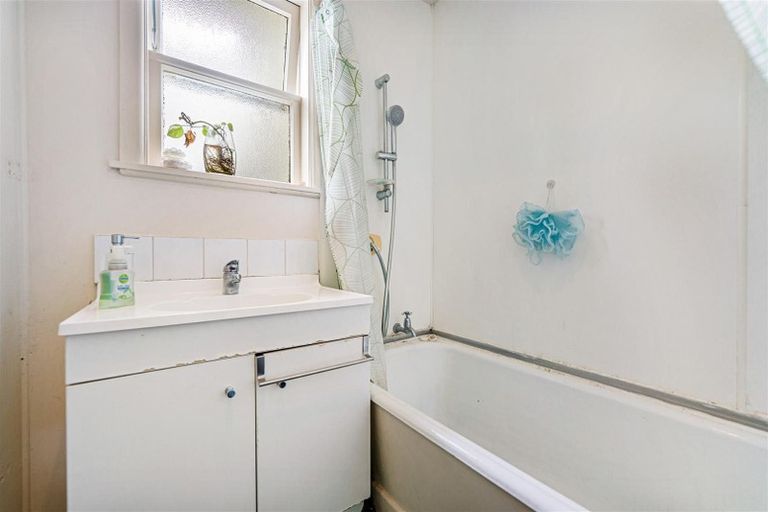 Photo of property in 50 Routley Drive, Glen Eden, Auckland, 0602