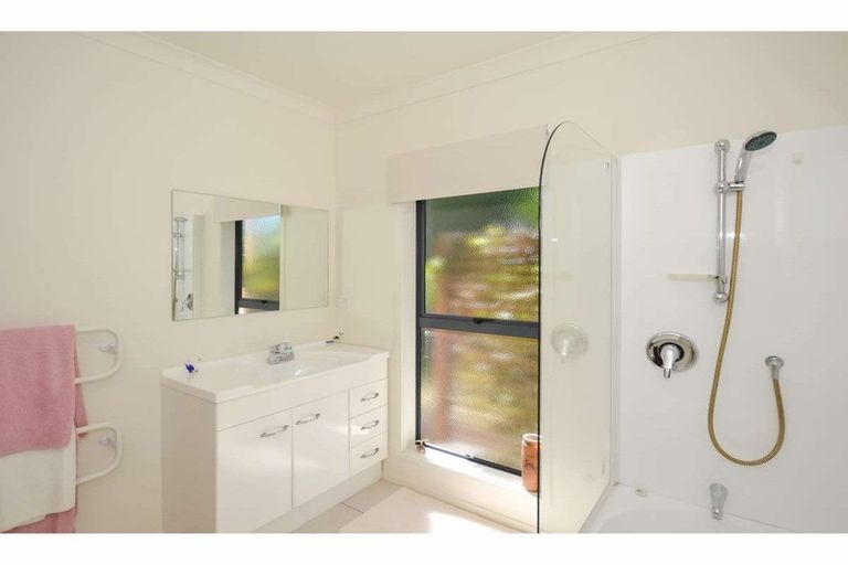 Photo of property in 1a Oakridge Drive, Kerikeri, 0230