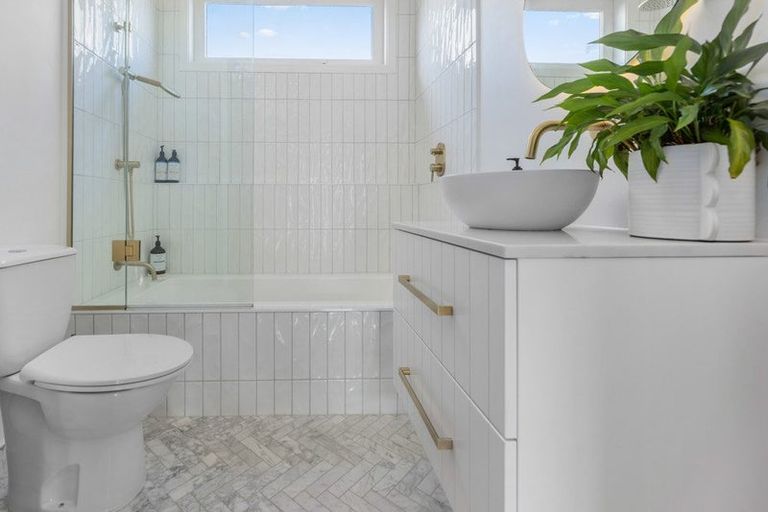 Photo of property in 28 Cleveland Street, Edgeware, Christchurch, 8013