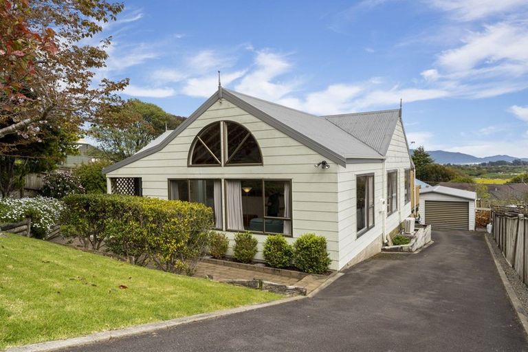 Photo of property in 10 Amokura Street, Waikanae, 5036