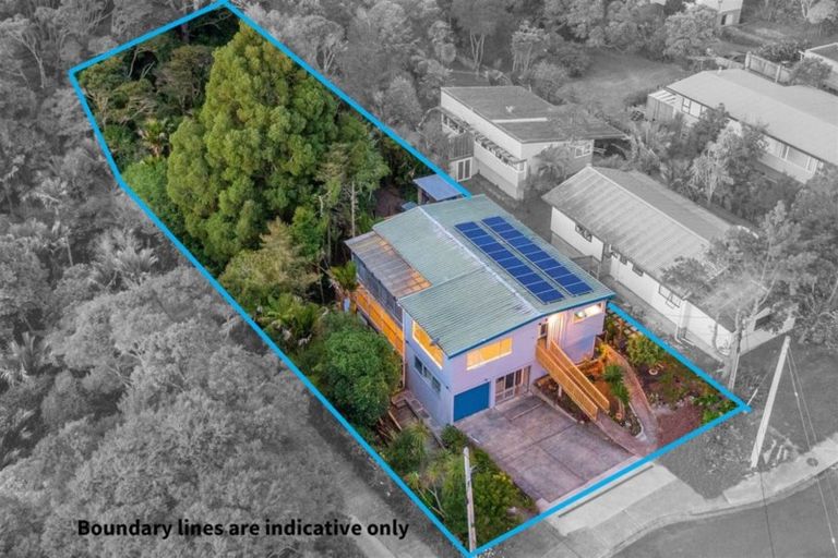 Photo of property in 49 Roberts Road, Matakatia, Whangaparaoa, 0930