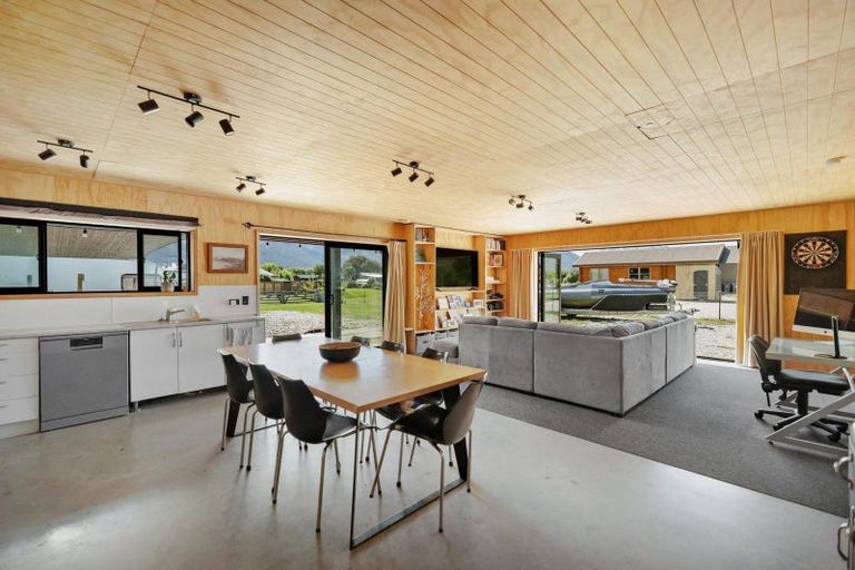 Photo of property in 16 Lochburn Avenue, Glenorchy, 9372