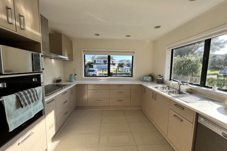 Photo of property in 200 Clovelly Road, Bucklands Beach, Auckland, 2012