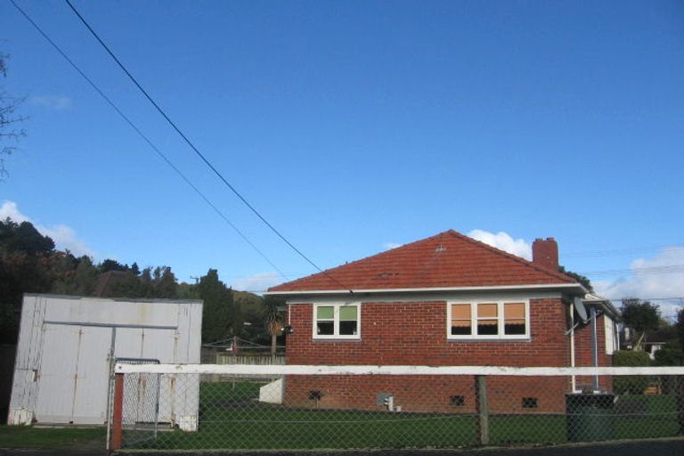 Photo of property in 177 Whites Line East, Waiwhetu, Lower Hutt, 5010