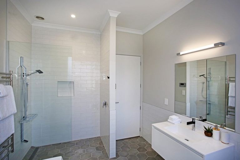 Photo of property in 32 Helenslee Road, Pokeno, 2402