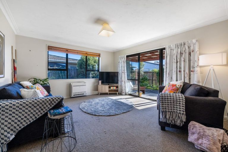 Photo of property in 1/52a Aorangi Road, Bryndwr, Christchurch, 8053