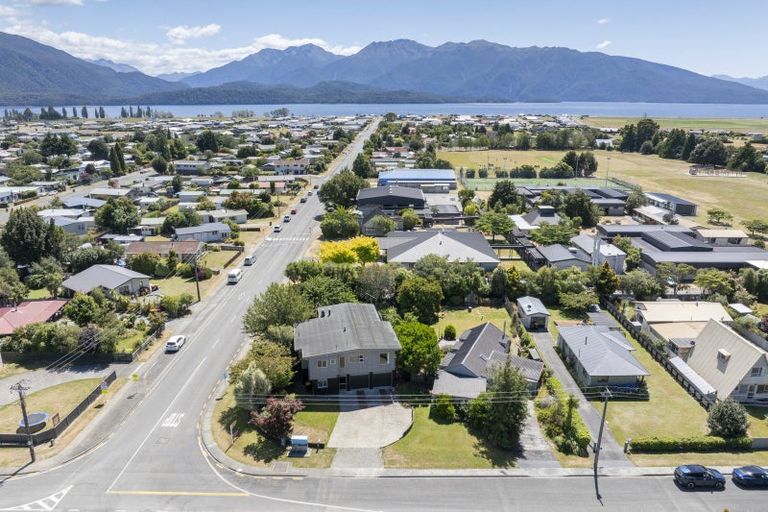 Photo of property in 233 Milford Road, Te Anau, 9600