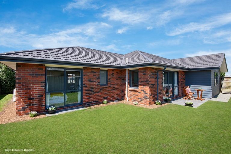 Photo of property in 37 Faringdon Boulevard, Rolleston, 7615