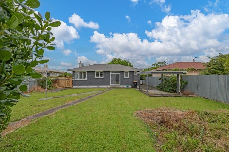 Photo of property in 17 Peters Avenue, Cloverlea, Palmerston North, 4412