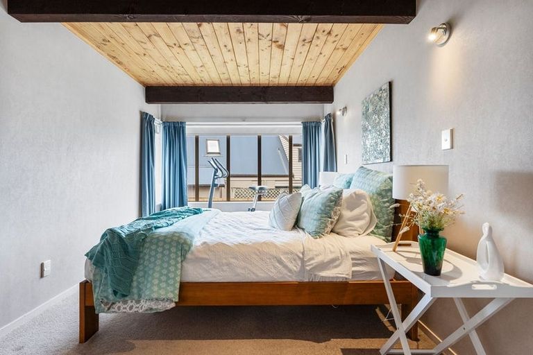 Photo of property in 1 Adonis Place, Half Moon Bay, Auckland, 2012