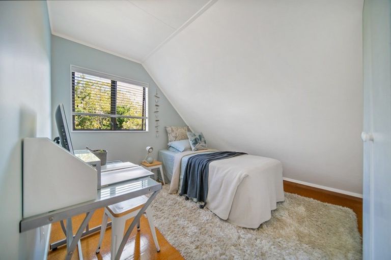 Photo of property in 2/11 Cairngorm Place, Highland Park, Auckland, 2010