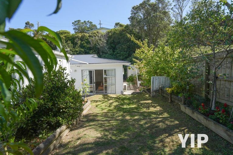 Photo of property in 2/38 Salford Street, Newlands, Wellington, 6037
