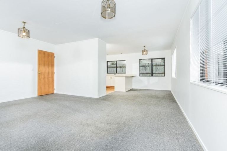 Photo of property in 60a Tiroroa Avenue, Te Atatu South, Auckland, 0610