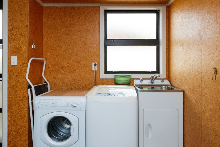 Photo of property in 8 Medallion Court, Kelvin Grove, Palmerston North, 4414