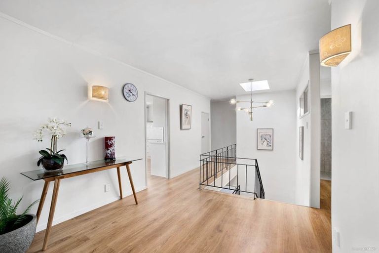 Photo of property in 31 Royal Road, Massey, Auckland, 0614