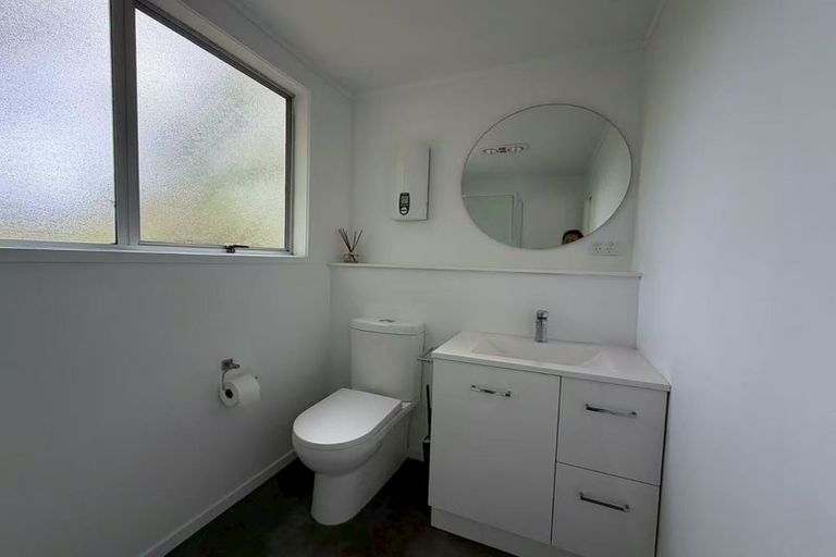 Photo of property in 646 Waitakere Road, Kumeu, 0891