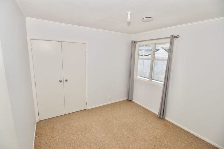 Photo of property in 79 Sabulite Road, Kelston, Auckland, 0602