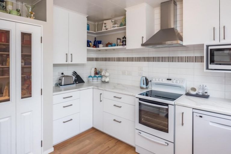 Photo of property in 5 Bahama Crescent, Paraparaumu Beach, Paraparaumu, 5032