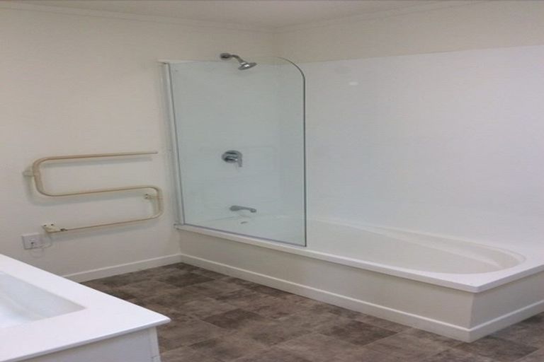 Photo of property in 135 Astley Avenue, New Lynn, Auckland, 0600